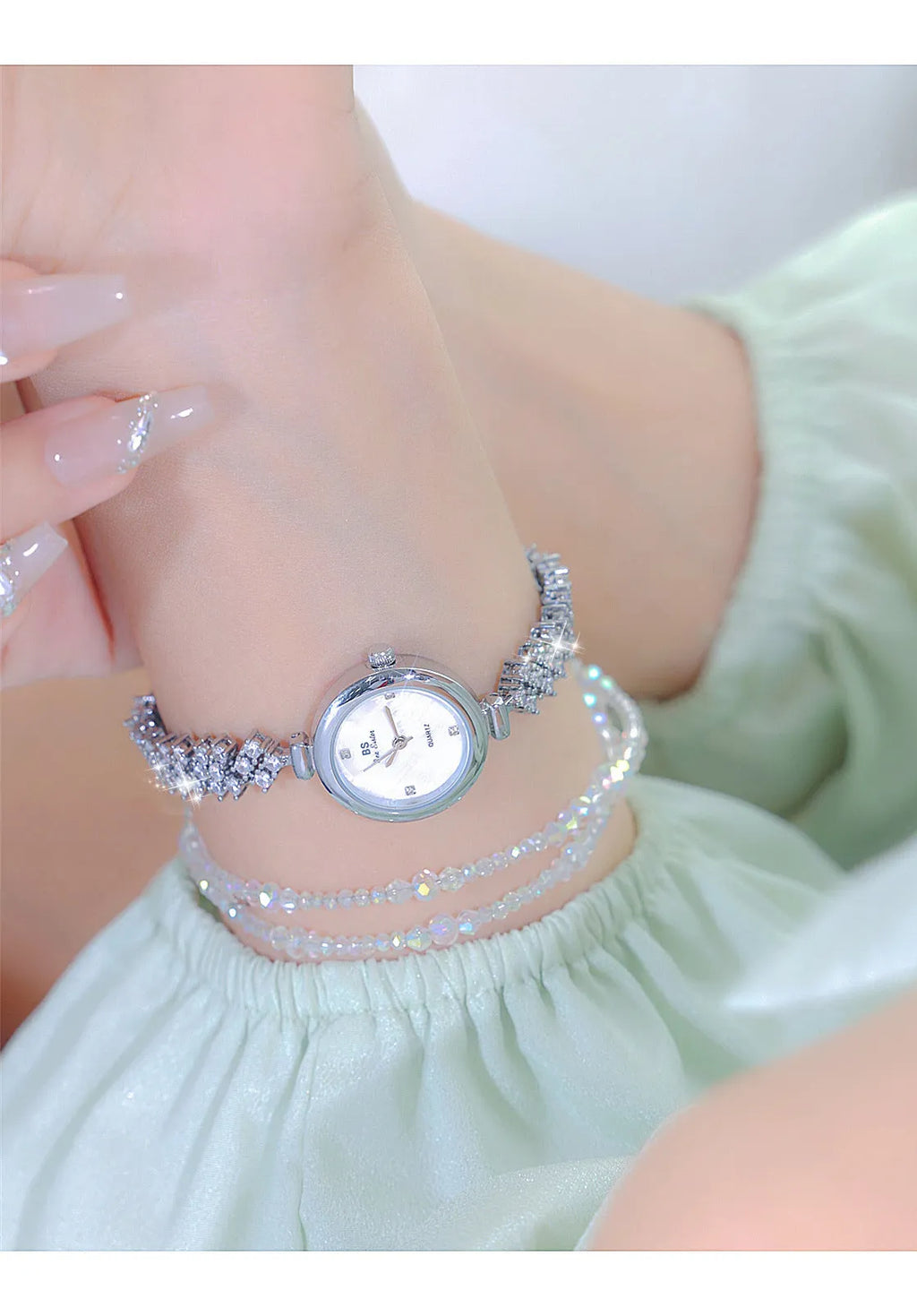 Mermaid light luxury diamond small chain watch in gold or silver with 7mm thickness and mineral glass mirror
