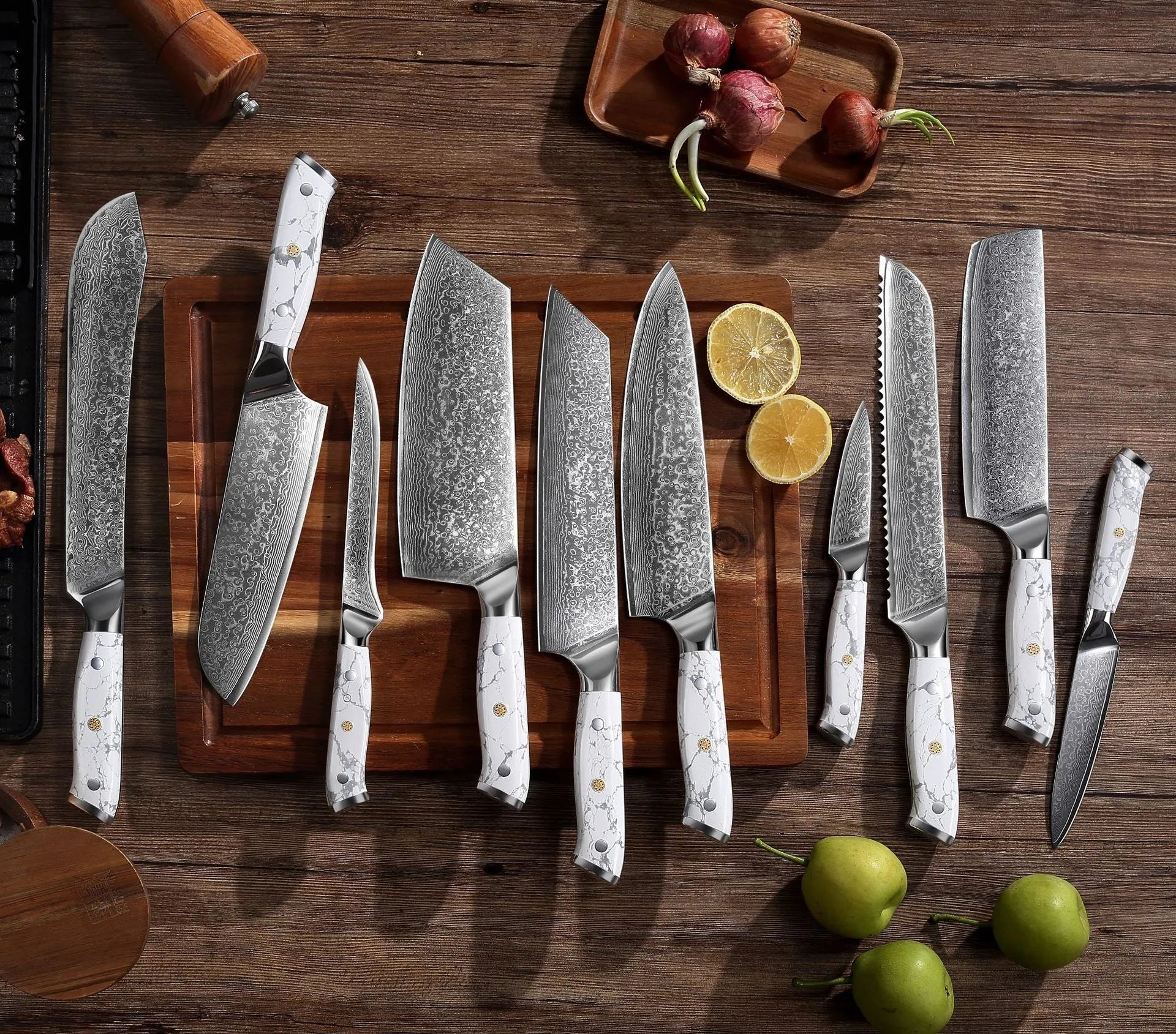 Damascus steel chef's knife with 21cm VG10 blade and 11cm handle measuring 32cm total length