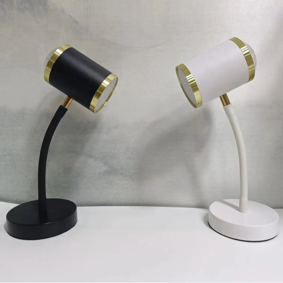 Double-headed photography streaming table lamp with metal holder in black colour option