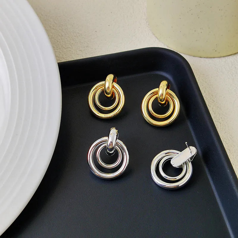 Women's geometric round ring earrings with irregular design in gold or silver electroplated finish