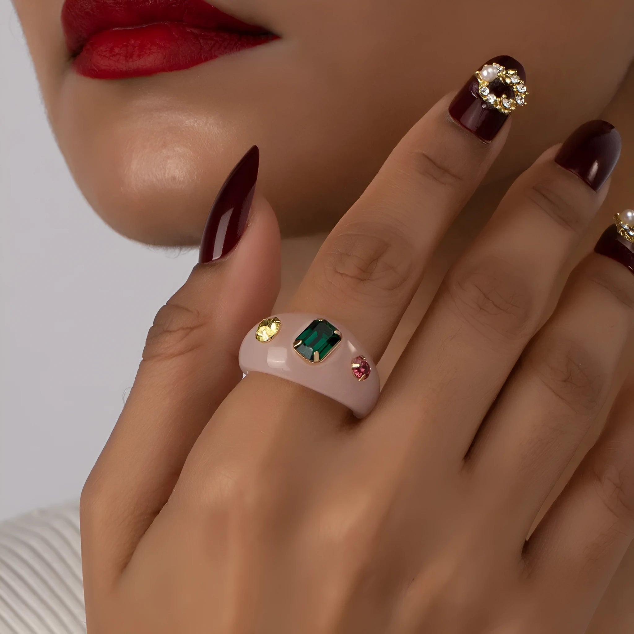 Transparent acrylic ring for women with retro minority ornament design