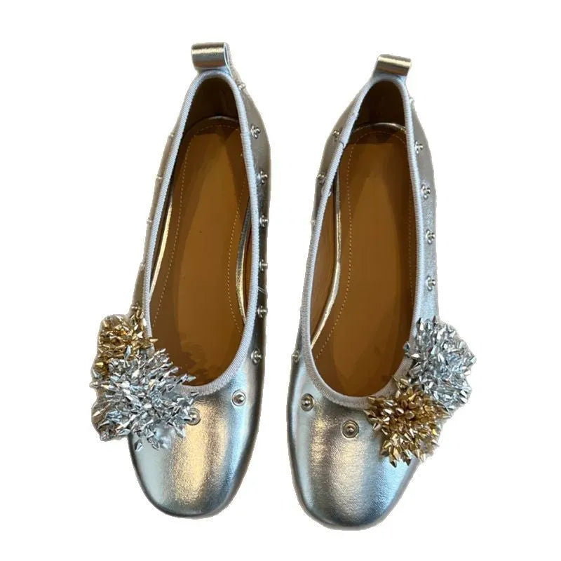 Solid colour sheepskin Mary Jane flat shoes with a round toe and buckle fastening.