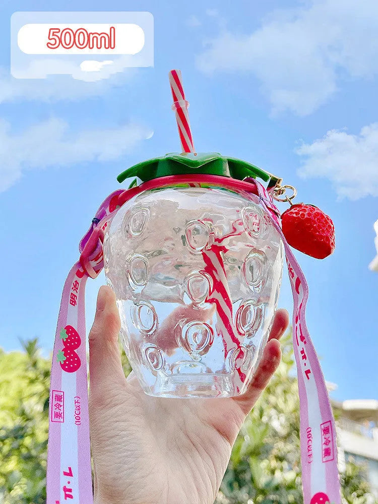 500ml kawaii strawberry-shaped water bottle with straw and lanyard, BPA-free PP plastic, 12cm long