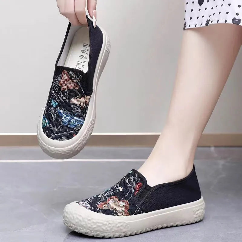 Women's Old Beijing slip-on canvas shoes in black with round toe and shallow mouth design on a white background.