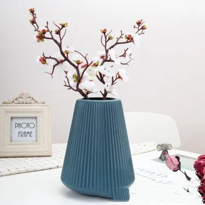 Melamine plastic decorative flower vase in blue colour, 16cm diameter by 20cm height