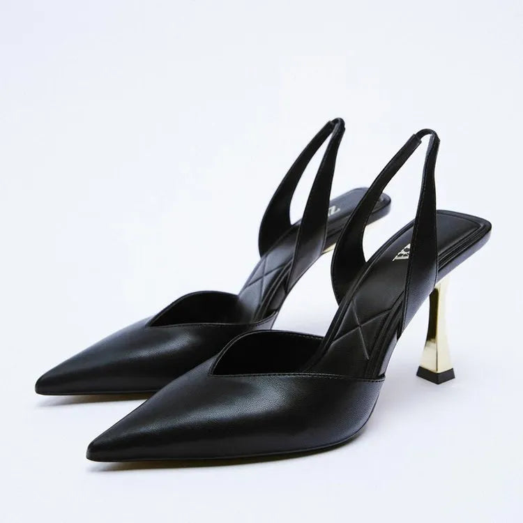 Women's pointed-toe patent leather high heels in nude colour with a shallow-cut vamp.