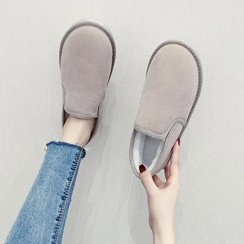 Fleece-lined flat snow boots in khaki colour with rubber sole