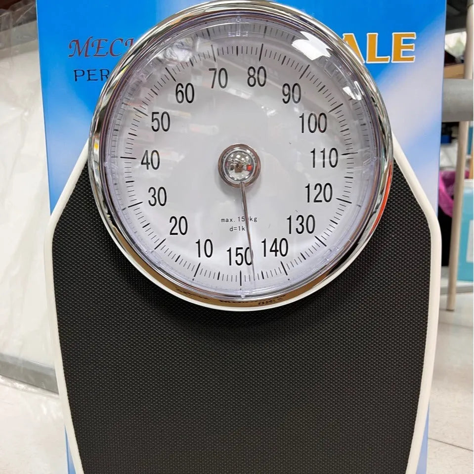 Black mechanical body weight scale with large dial display on 47x35x11cm platform