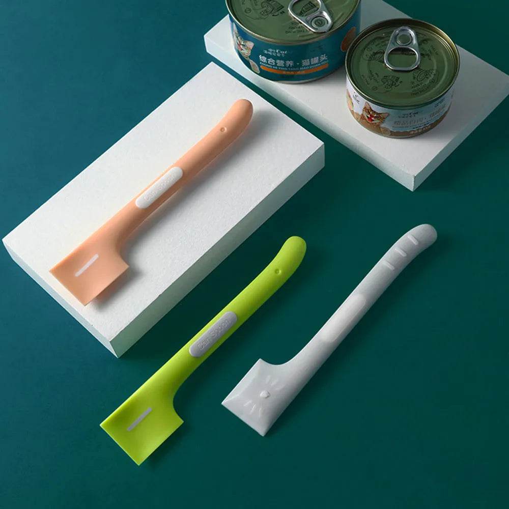 Green long-handled pet food spoon for canned wet food with right-angle design