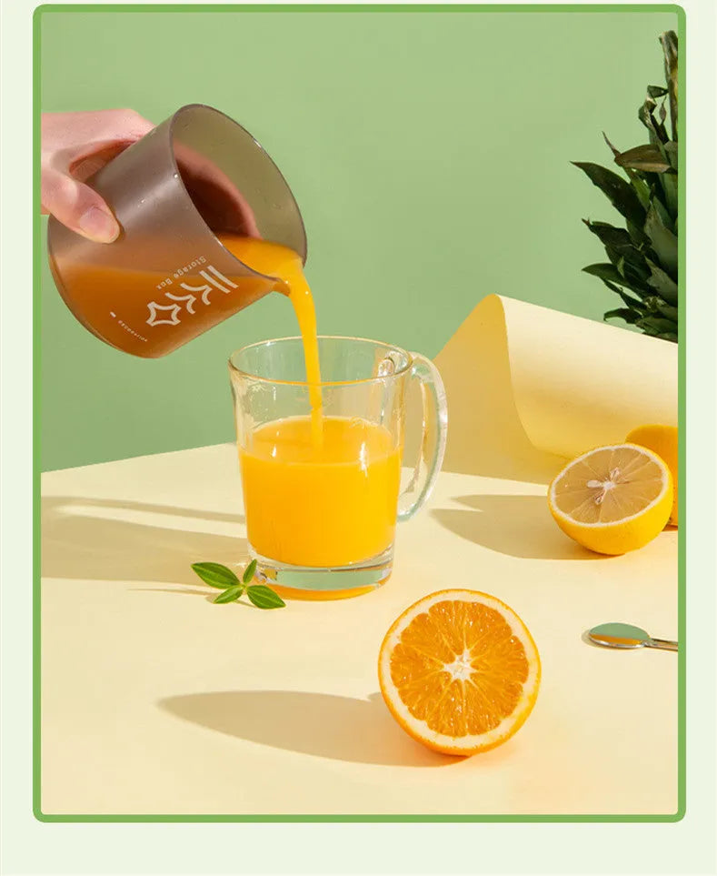 Manual citrus juicer in white, green, or pink with 180x90mm dimensions