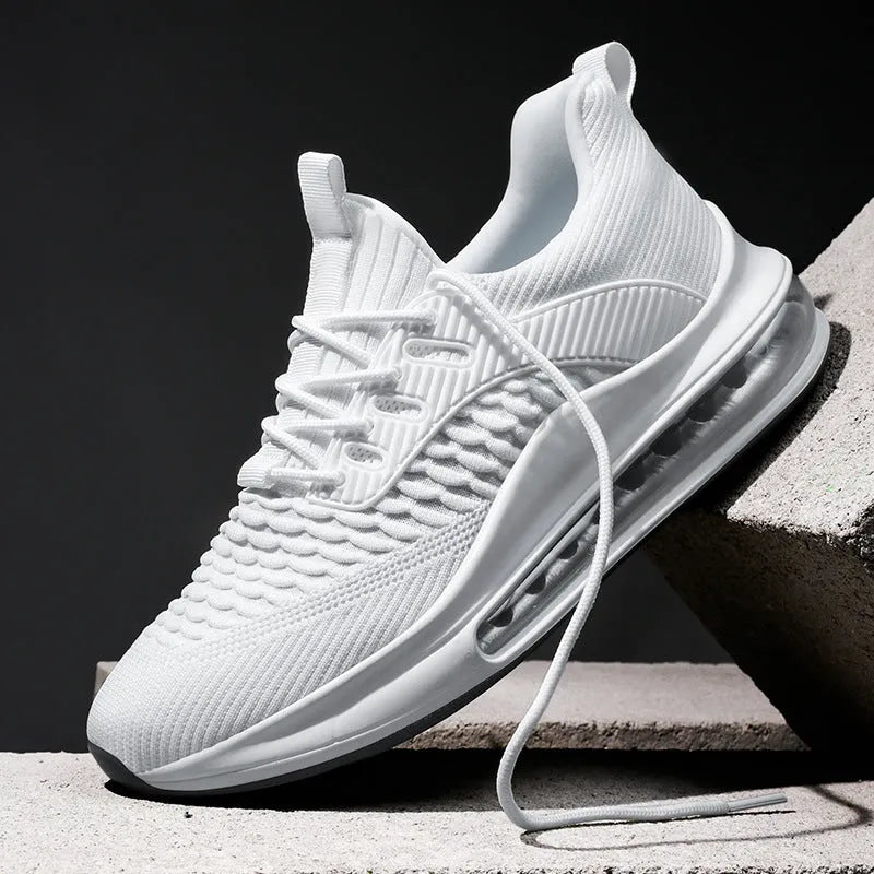 Men's low-top mesh running shoes in black with lace-up closure and rubber sole