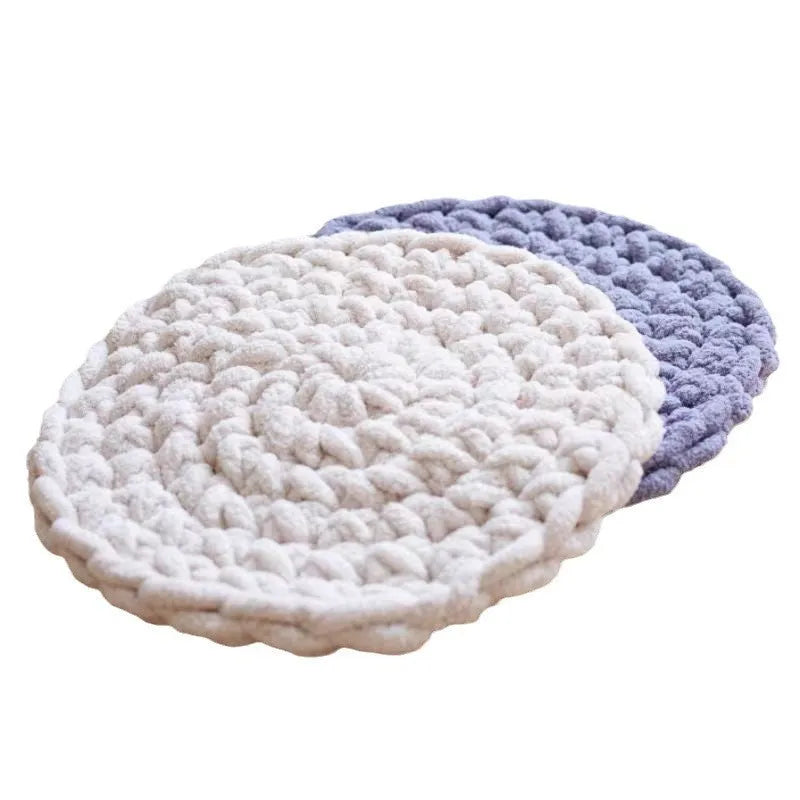 Hand-woven thermal wool pet mat in creamy white for dogs and cats, available in multiple sizes