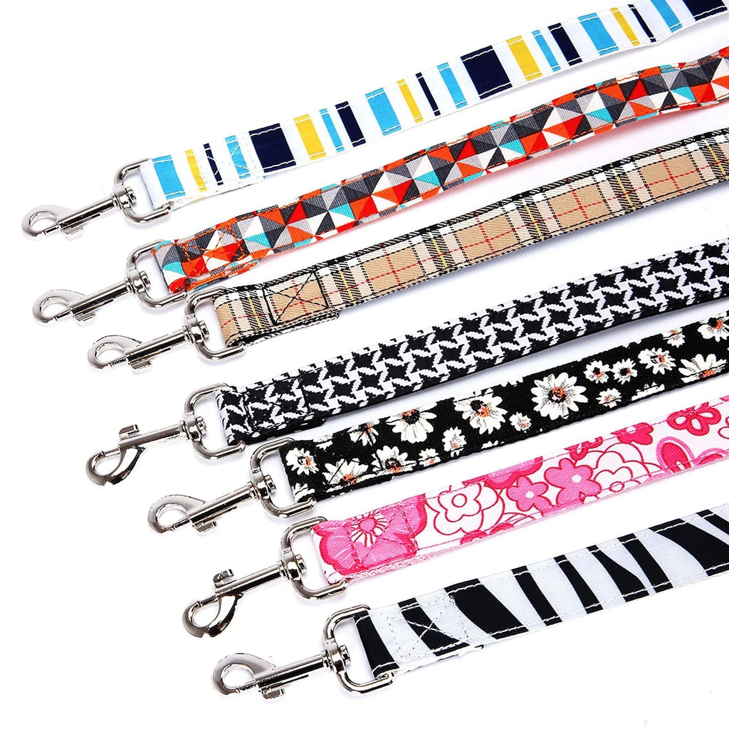 Black Christmas plaid stripe pet traction rope measuring 120cm long