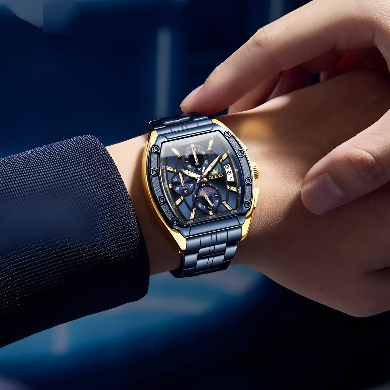 Men's quartz watch with stainless steel strap, luminous dial, moon phase and calendar, 42mm barrel case, blue or black