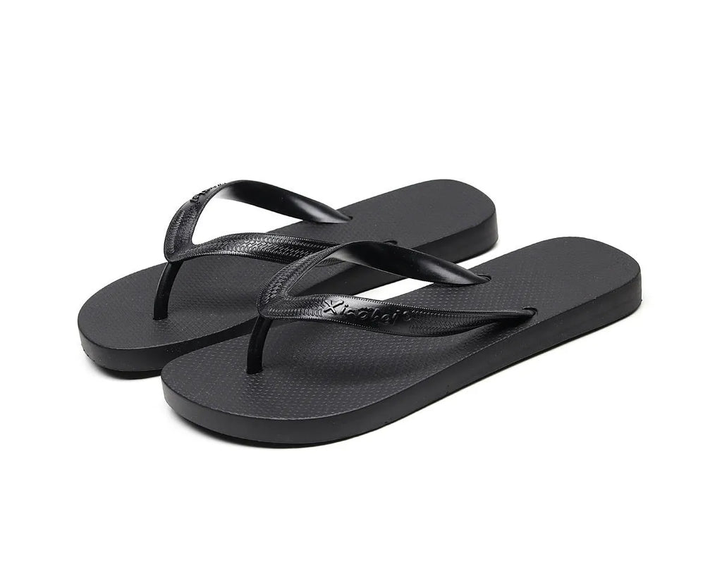 Women's flat bottom solid colour breathable PVC slippers in black, blue, and gray