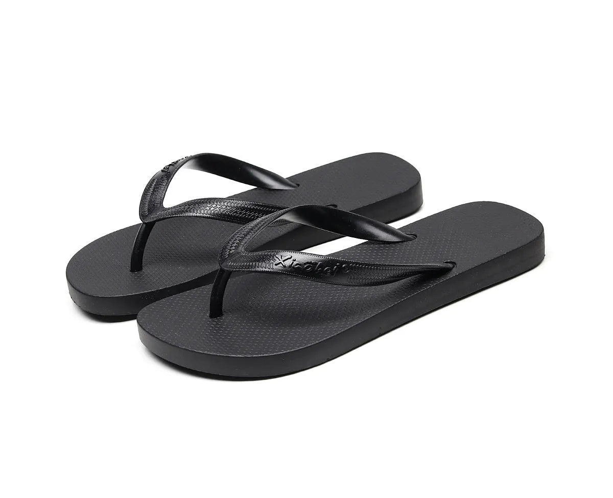 Women's flat bottom solid colour breathable PVC slippers in black, blue, and gray