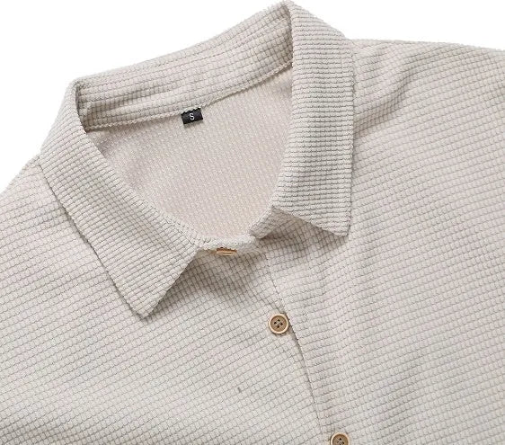 Men's casual waffle texture short-sleeved shirt in off-white with slim fit and classic collar