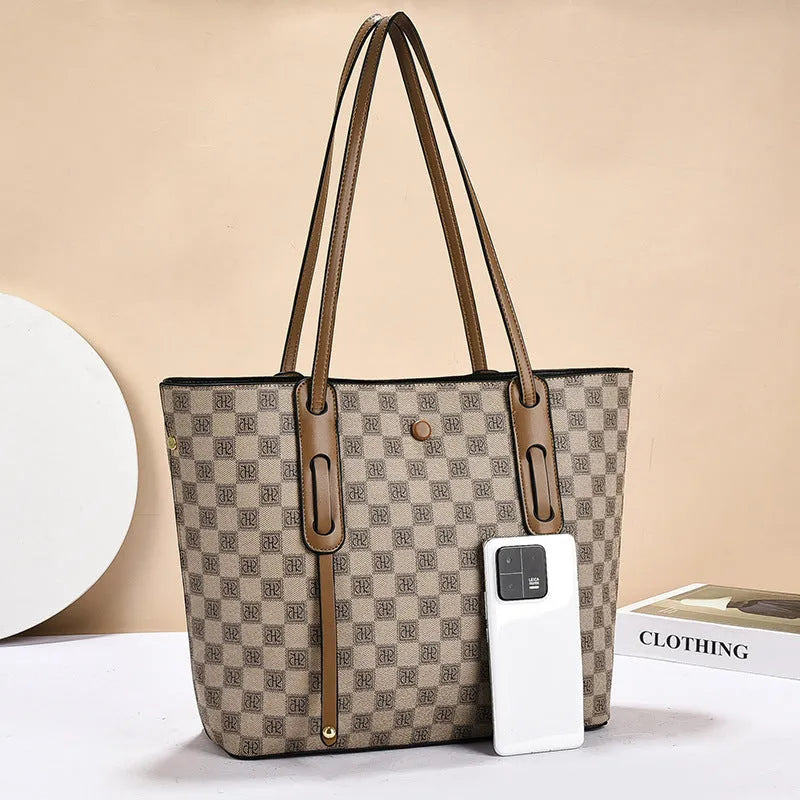 Soft PU women's shoulder messenger bag in retro style with square shape and sandwich pocket.