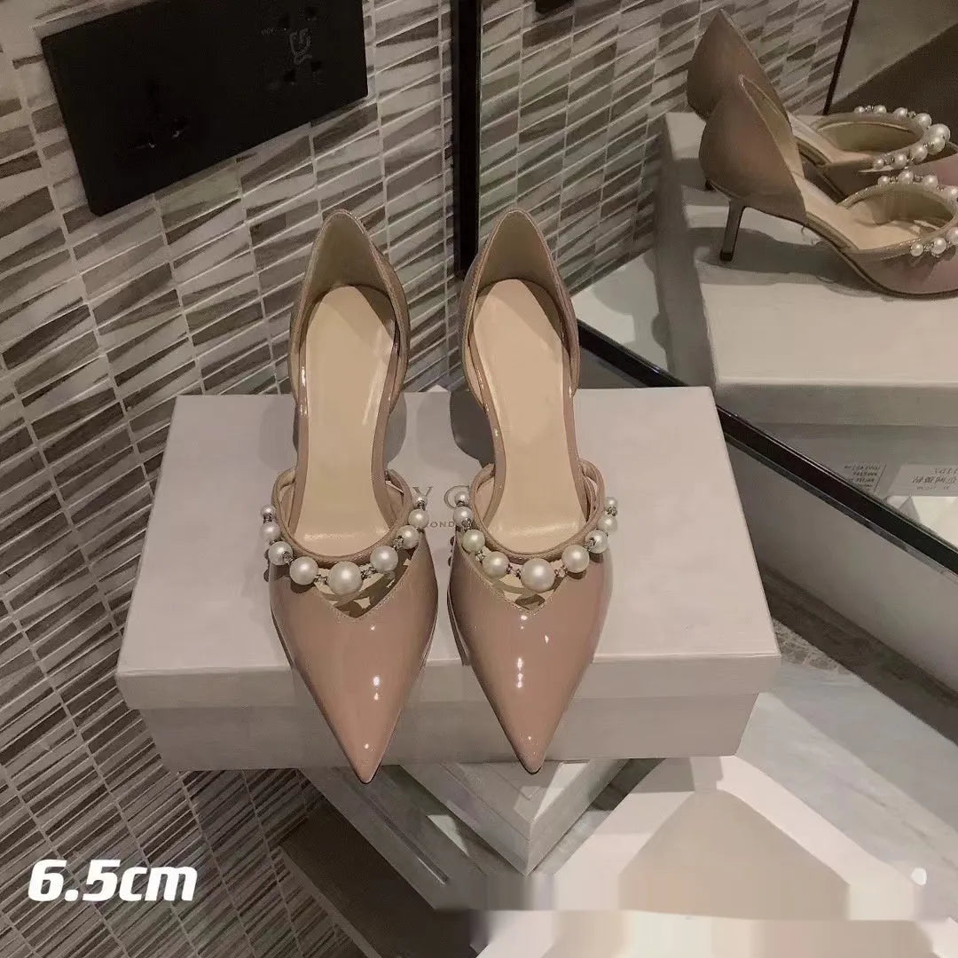 Women's pointed patent leather high heels with stiletto heel and pearl decoration