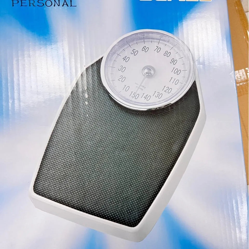 Black mechanical body weight scale with large dial display on 47x35x11cm platform