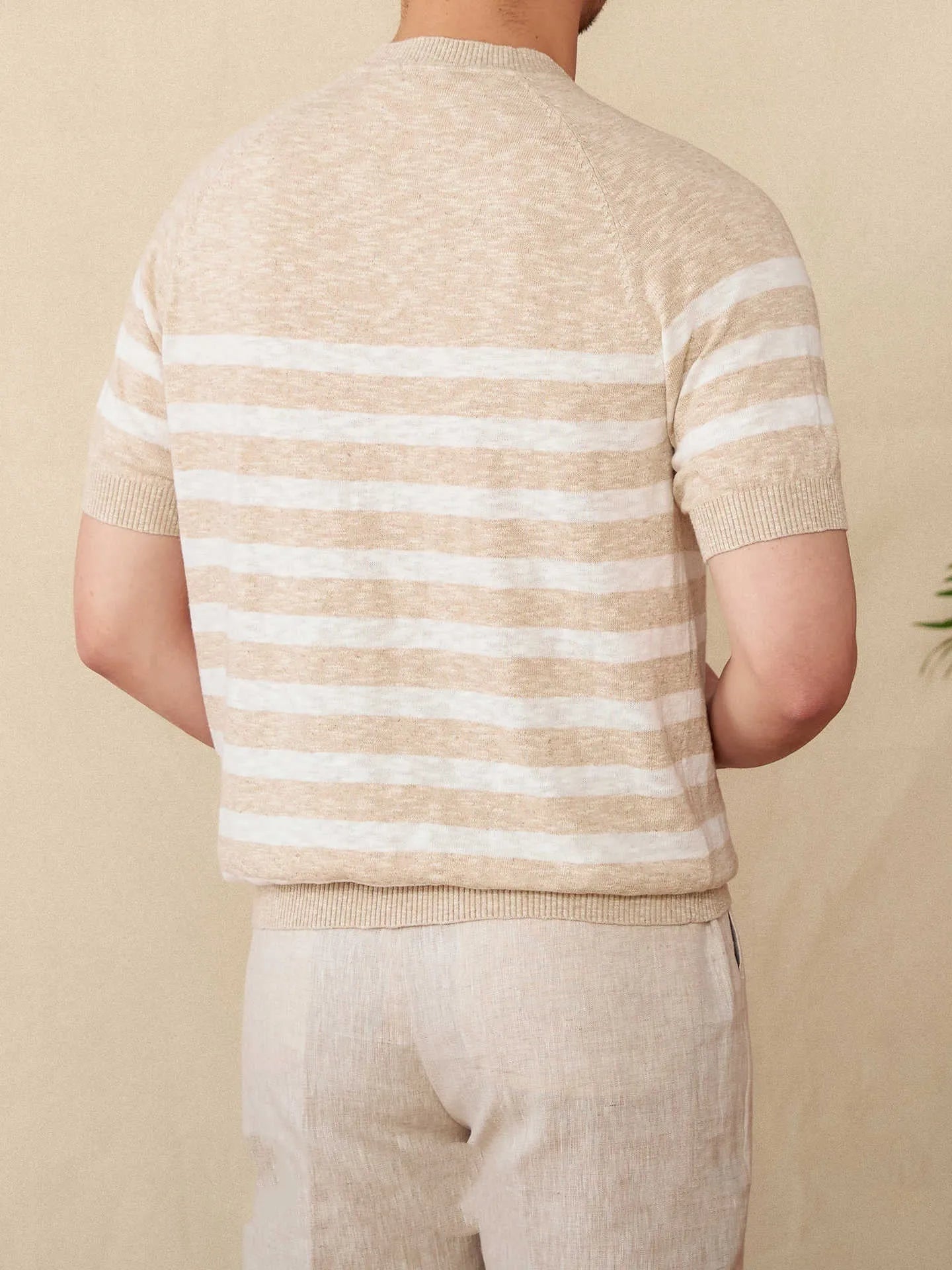 Men's striped linen-cotton blend T-shirt with short sleeves and round neck in navy blue colour.