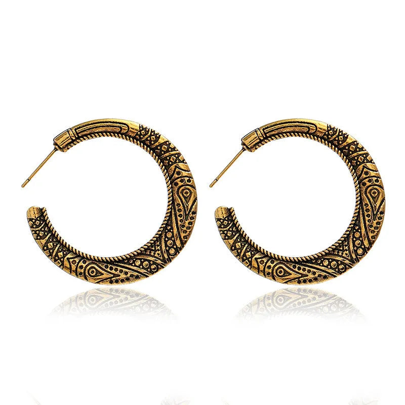 C-shaped alloy earrings with vintage engraving street shot design in bronze and silver colour options