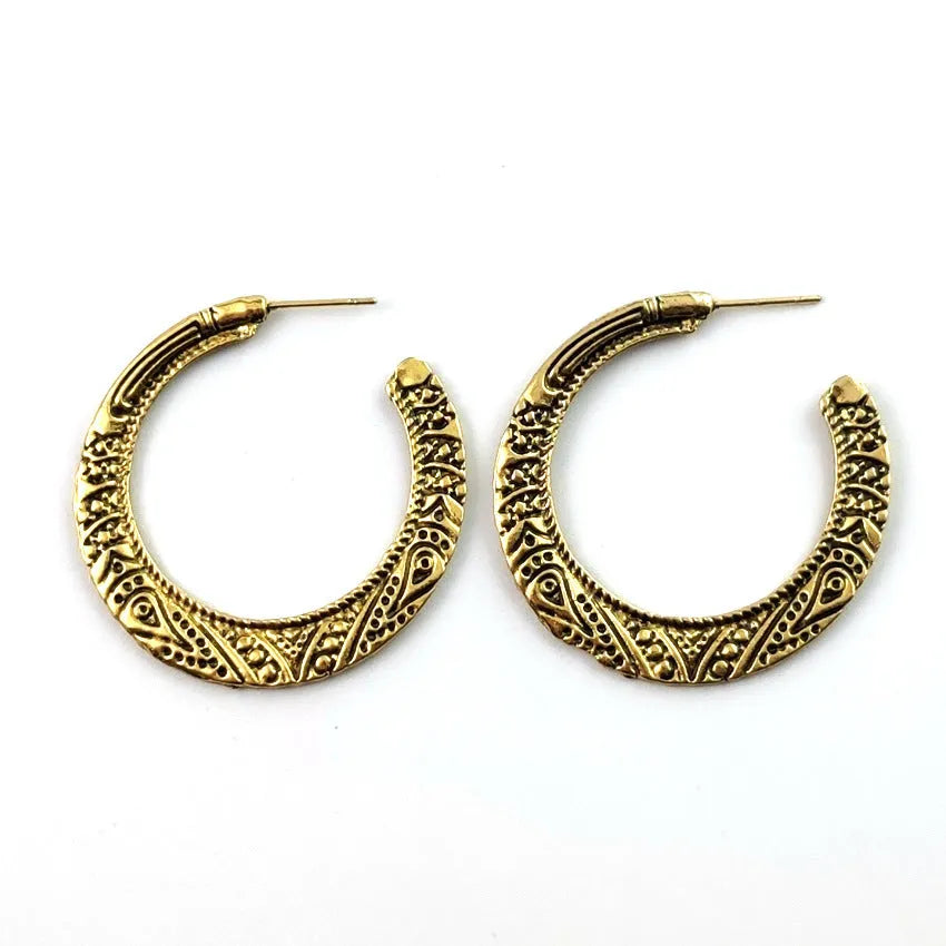 C-shaped alloy earrings with vintage engraving street shot design in bronze and silver colour options