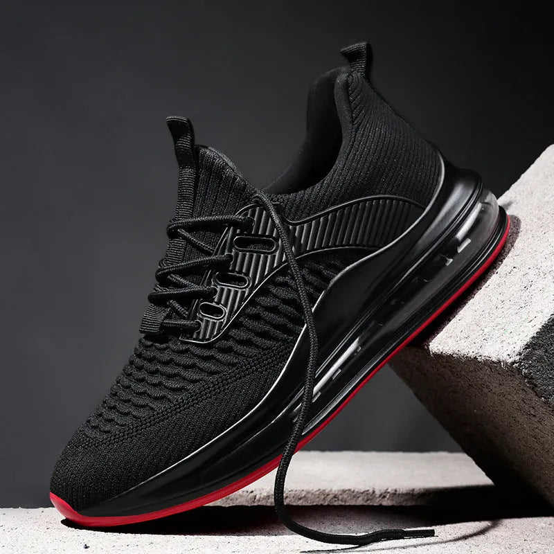 Men's low-top mesh running shoes in black with lace-up closure and rubber sole