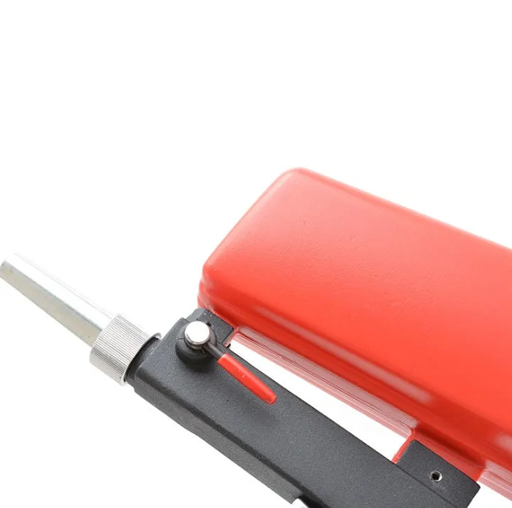 Portable pneumatic sandblasting gun with blue finish and 6.5mm nozzle for workshop surface preparation