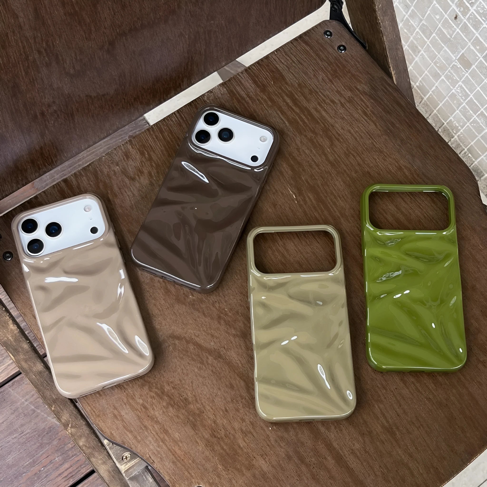 Three-dimensional pleated pattern TPU phone case in green for iPhone, anti-fall and anti-fingerprint