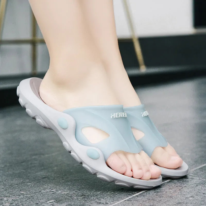 Indoor bathroom slippers for men with plastic vamp and rubber sole in multiple colours and sizes from 36 to 45 for home and spa use