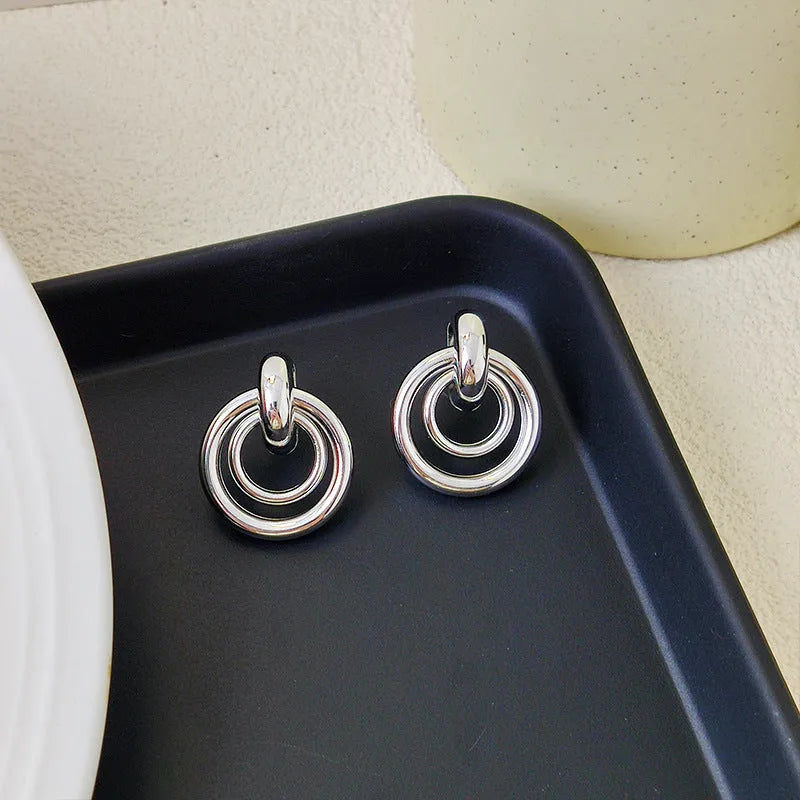 Women's geometric round ring earrings with irregular design in gold or silver electroplated finish