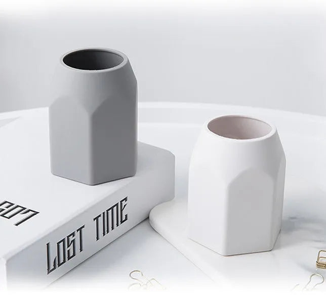 Round solid silicone pen holder in white, 80x95mm, on a clean desk with pens