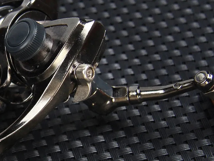 Mini 100 all metal black spinning reel MN100 8cm high with folding wooden rocker arm handle