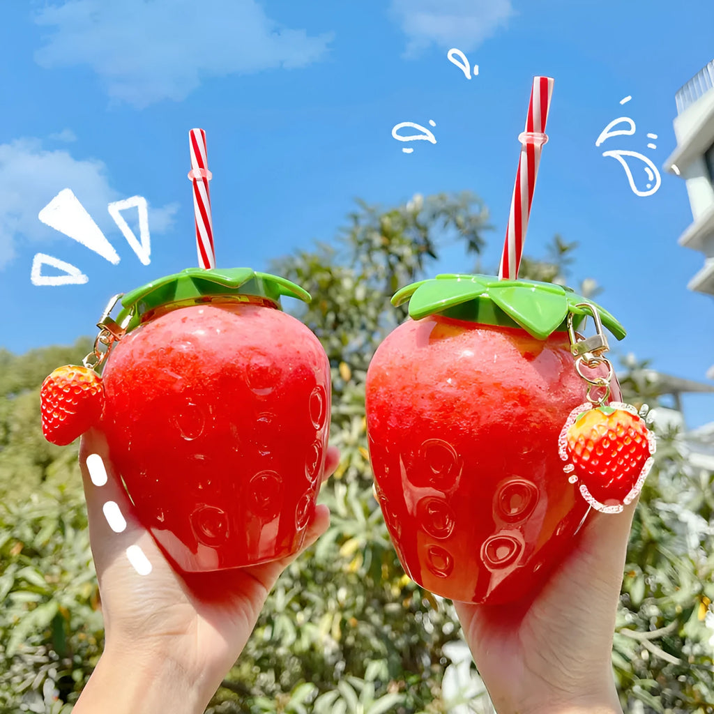 500ml kawaii strawberry-shaped water bottle with straw and lanyard, BPA-free PP plastic, 12cm long