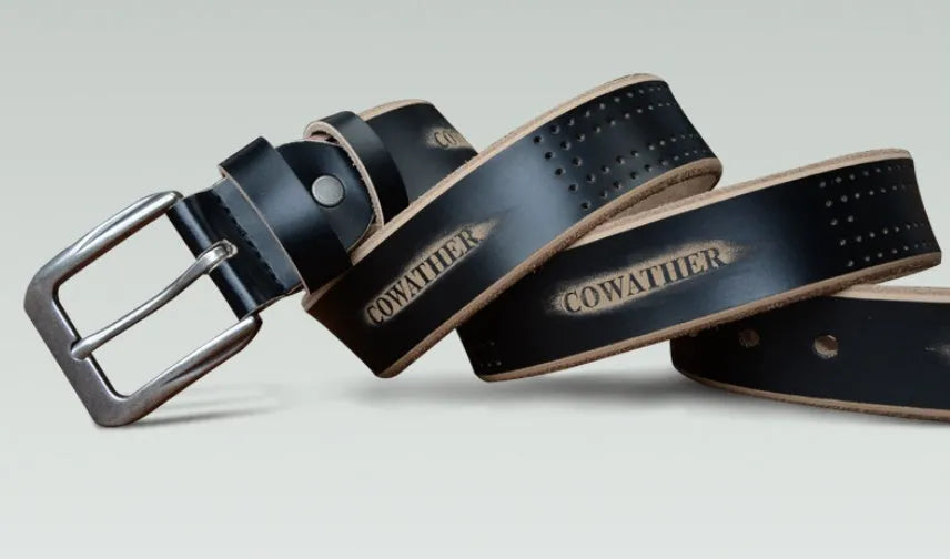 Men's leather belt in black with square alloy buckle on a dark background