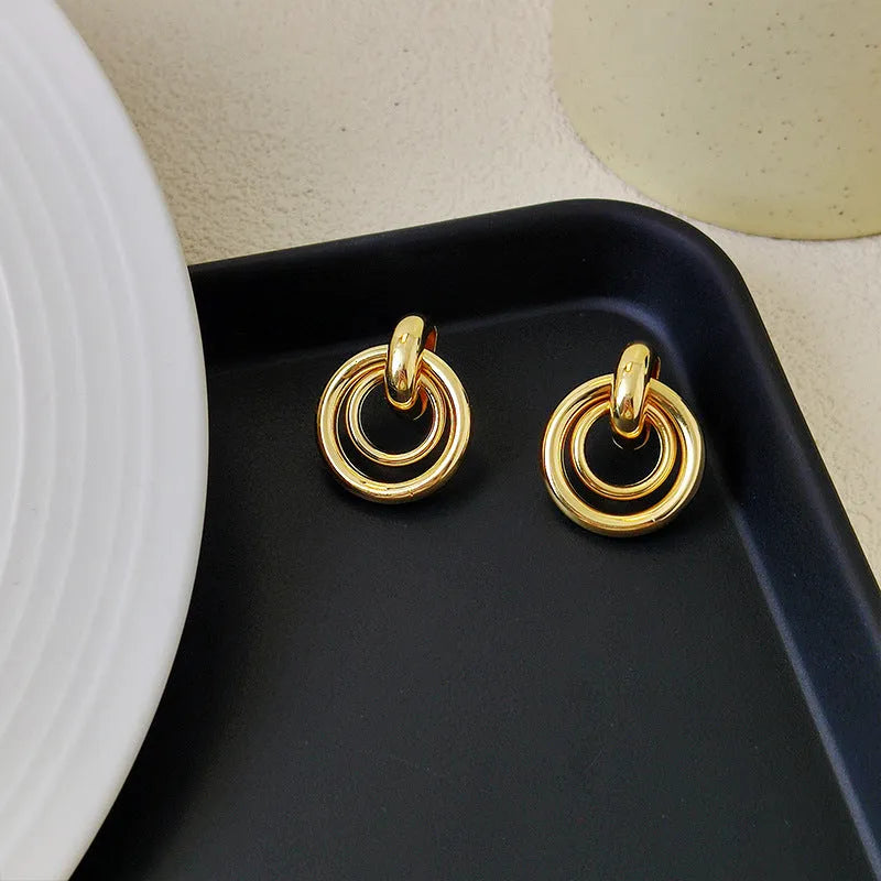 Women's geometric round ring earrings with irregular design in gold or silver electroplated finish