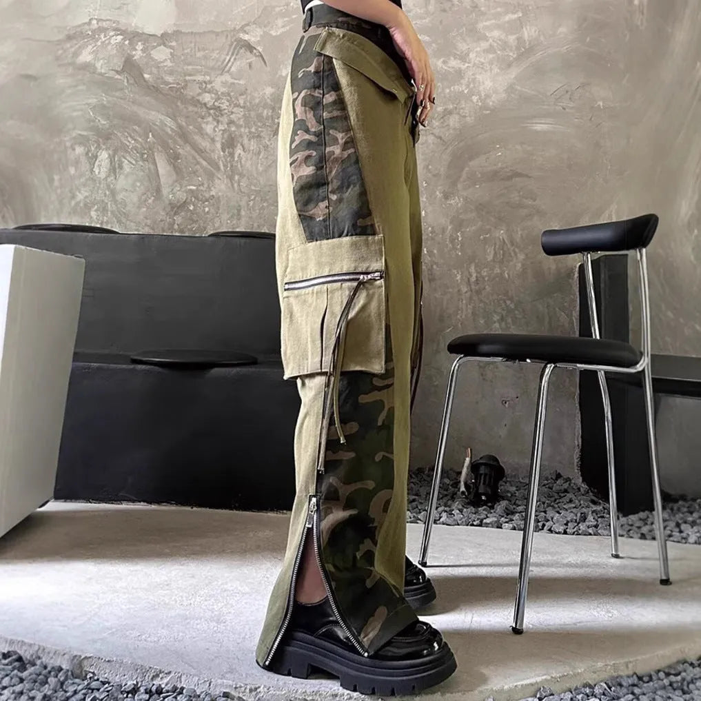 Dark khaki leopard print high-waist straight-leg jeans with retro tooling stitching details.