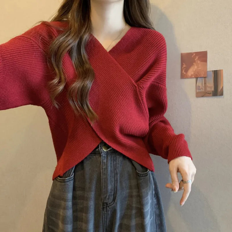 Lazy short sweater design blouse in loose fit, long sleeves, Black colour option
