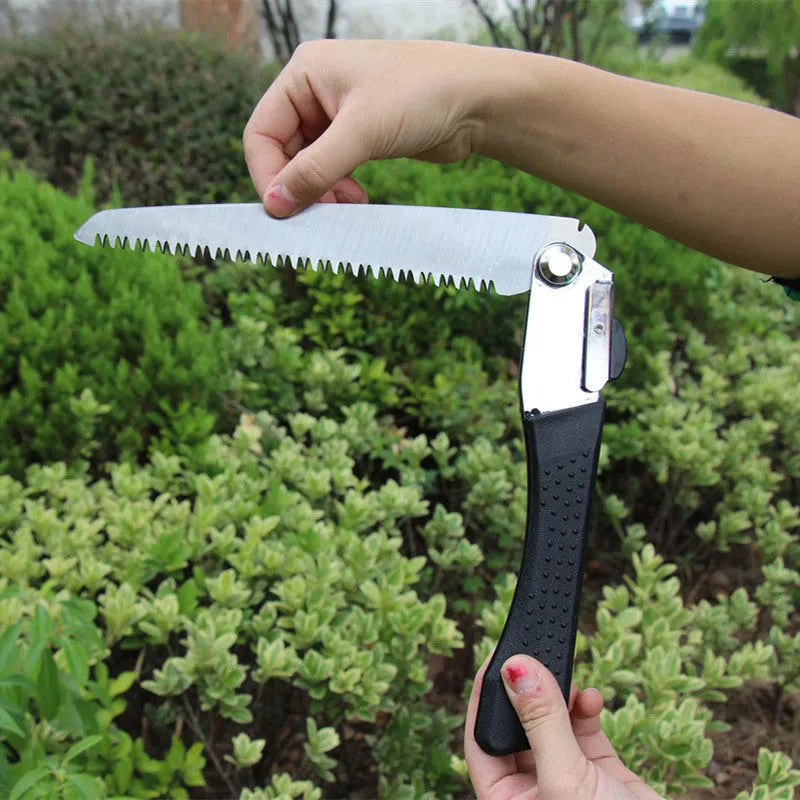Black folding hacksaw with 210mm high carbon steel blade and PVC grip, 430mm overall length, 40 teeth, for garden pruning and camping