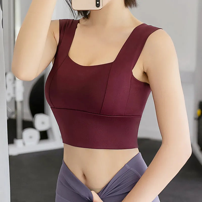 Shockproof gathered seamless sports bra in black with full cup and fixed double shoulder straps