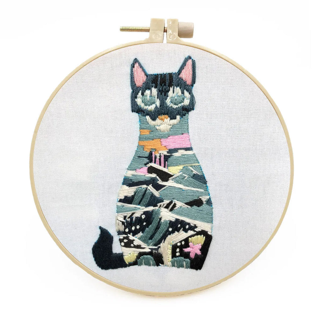 Original-New Cat embroidery kit with cotton fabric, stretch frame, and three style options
