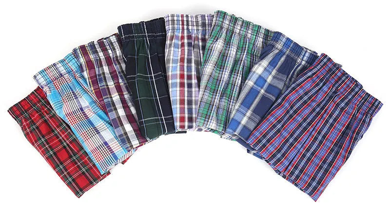 Men's cotton boxer pants in loose fit, woven fabric, with waist stretch and cotton crotch lining