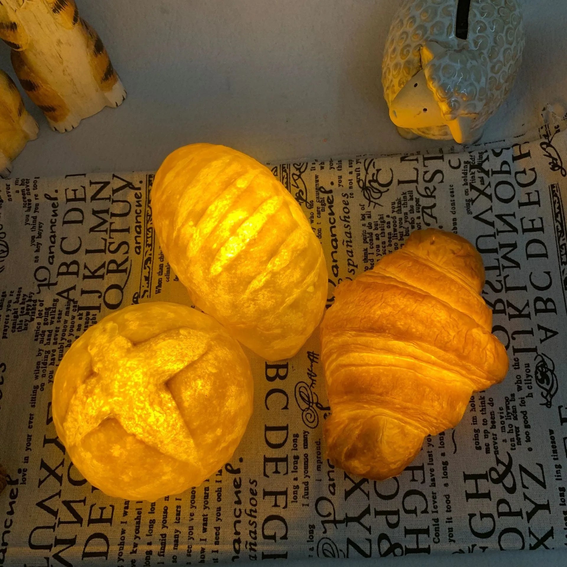 Battery-powered LED night light with simulated croissant bread design for bedroom decoration