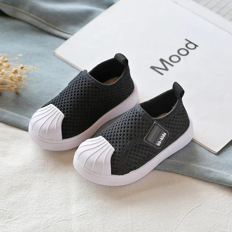 Children's striped casual sneakers with a non-slip PVC sole in yellow, shown on a size chart.