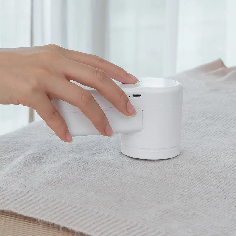 White portable electric lint remover trimmer with ABS construction for clothing fabric shaving