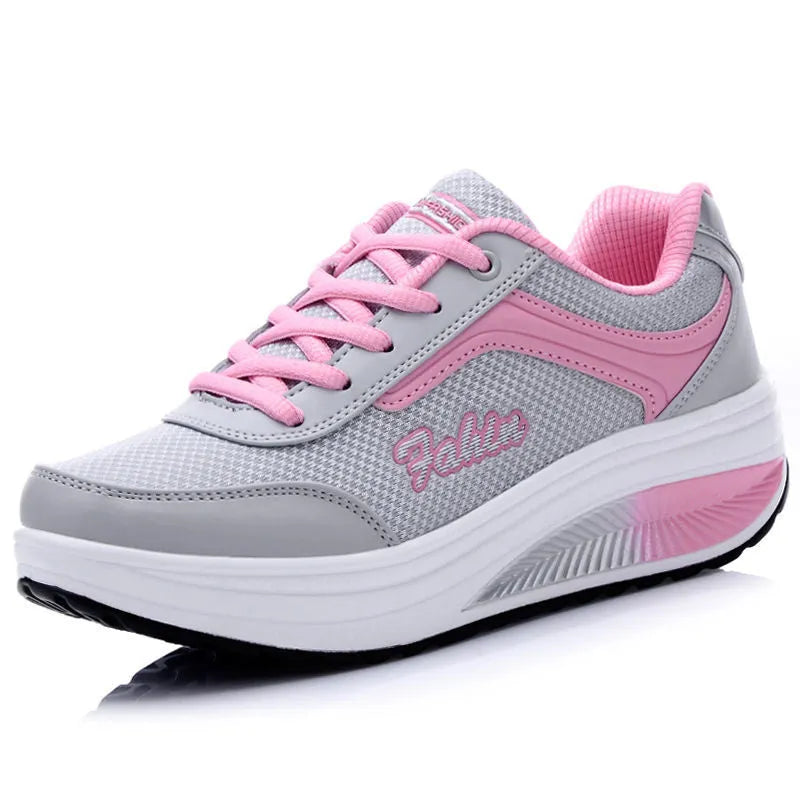 Women's heelless travel sports shoes in black with a 3-5cm mid-heel.