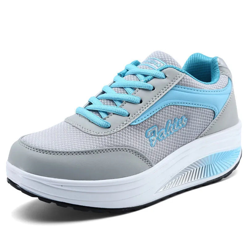 Women's heelless travel sports shoes in black with a 3-5cm mid-heel.