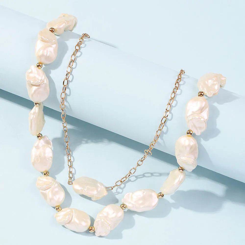 Gold irregular pearl necklace on woman clavicle chain with imitation pearls and alloy frame