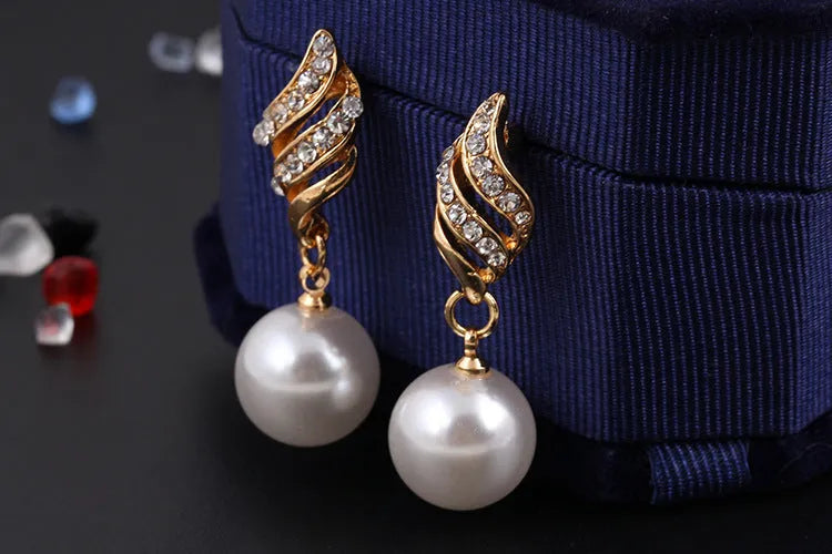 Pearl stud necklace set with mother-of-pearl pendant on water wave chain in gold finish